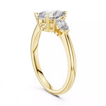 Заредете изображението в галерията: Triamara – годежен пръстен с 3 Pear диаманта, централен 1.20 ct и елегантни странични камъни в 14К жълто злато