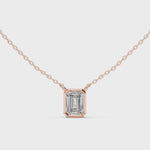 Заредете и пуснете видеото в галерията: Aurex – колие с диамант форма Emerald 1.50 ct. от 14K розово злато
