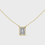 Заредете и пуснете видеото в галерията: Aurex – колие с диамант форма Emerald 1.50 ct. от 14K жълто злато
