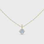 Заредете и пуснете видеото в галерията: Claris висулка с 0.50 ct Cushion диамант от 14K жълто злато
