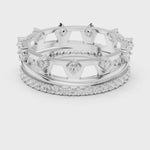 Заредете и пуснете видеото в галерията: Imperia – диамантени брачни халки с коронен дизайн и вечен блясък в 14К бяло злато
