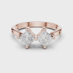 Duo Amor – годежен пръстен с два диаманта Princess в 14K розово злато