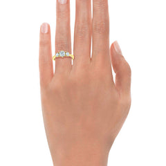Tria – годежен пръстен с три диаманта 1.30 ct общ карат в 14К жълто злато