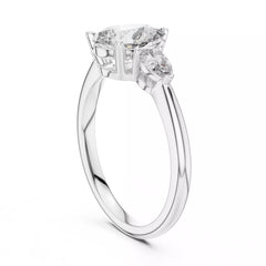 Triamara – годежен пръстен с 3 Pear диаманта, централен 1.20 ct и елегантни странични камъни в 14К бяло злато