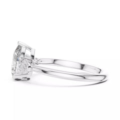 Triamara – годежен пръстен с 3 Pear диаманта, централен 1.20 ct и елегантни странични камъни в 14К бяло злато