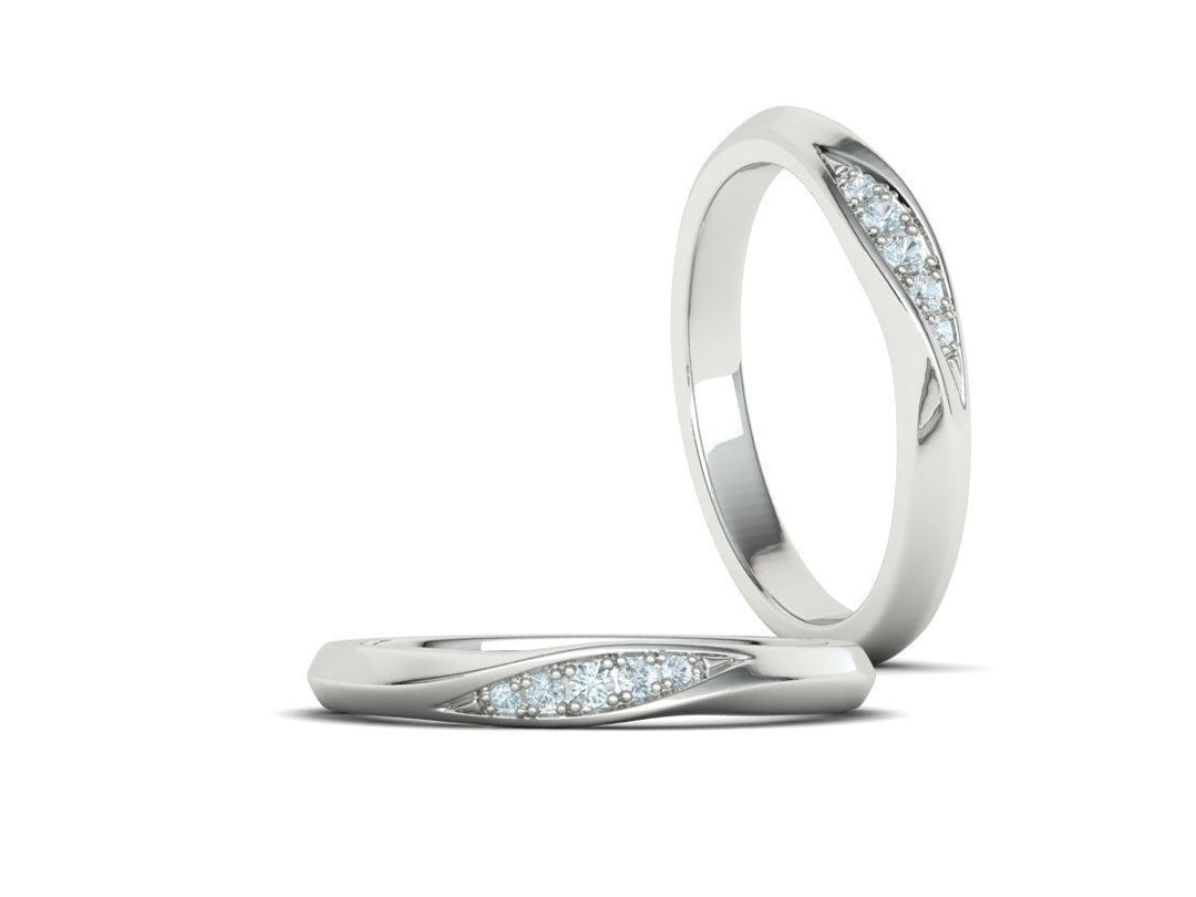 Unda – брачни халки с диаманти и елегантна вълнообразна линия в 14К бяло злато